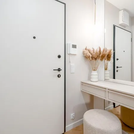 Brand New! Private Jacuzzi - Terrace - Parking *