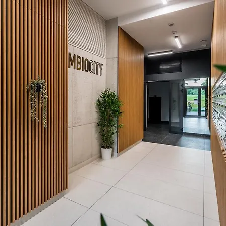 Brand New! Private Jacuzzi - Terrace - Parking Varşova