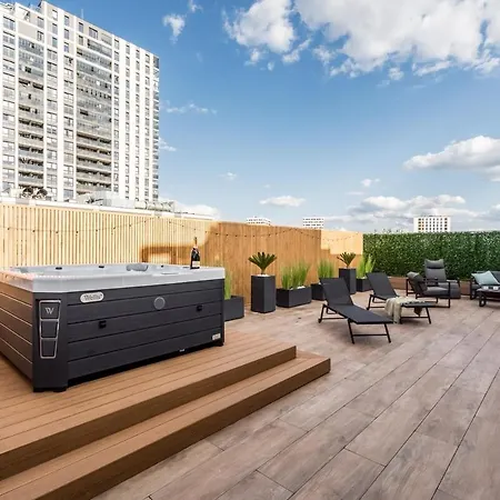 Brand New! Private Jacuzzi - Terrace - Parking * Varşova
